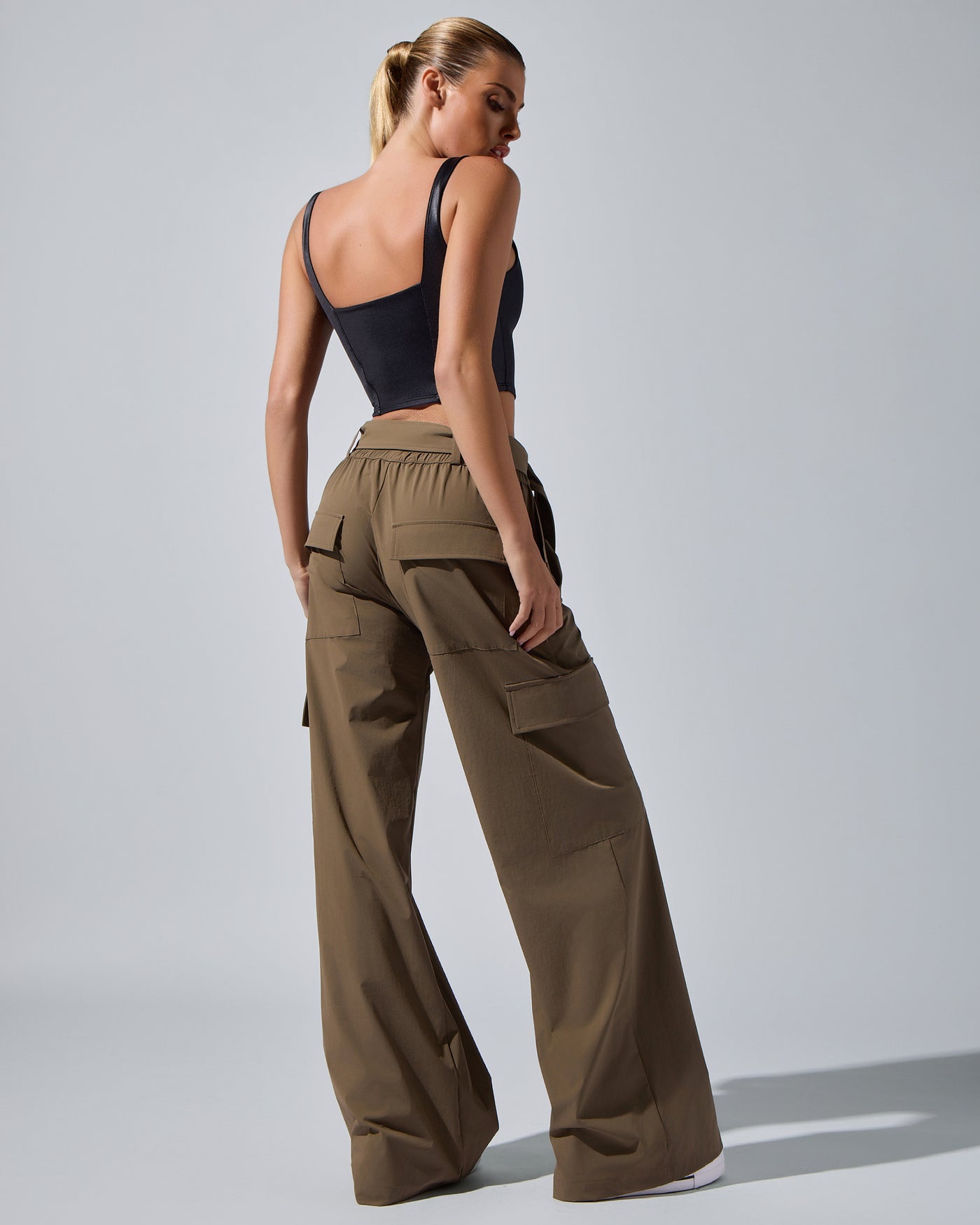 Ava Pant [Safari]