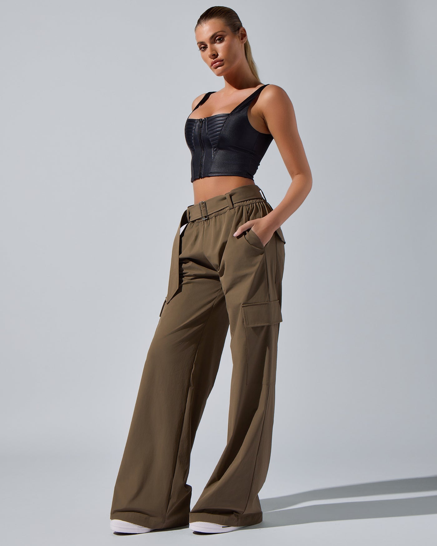 Ava Pant [Safari]