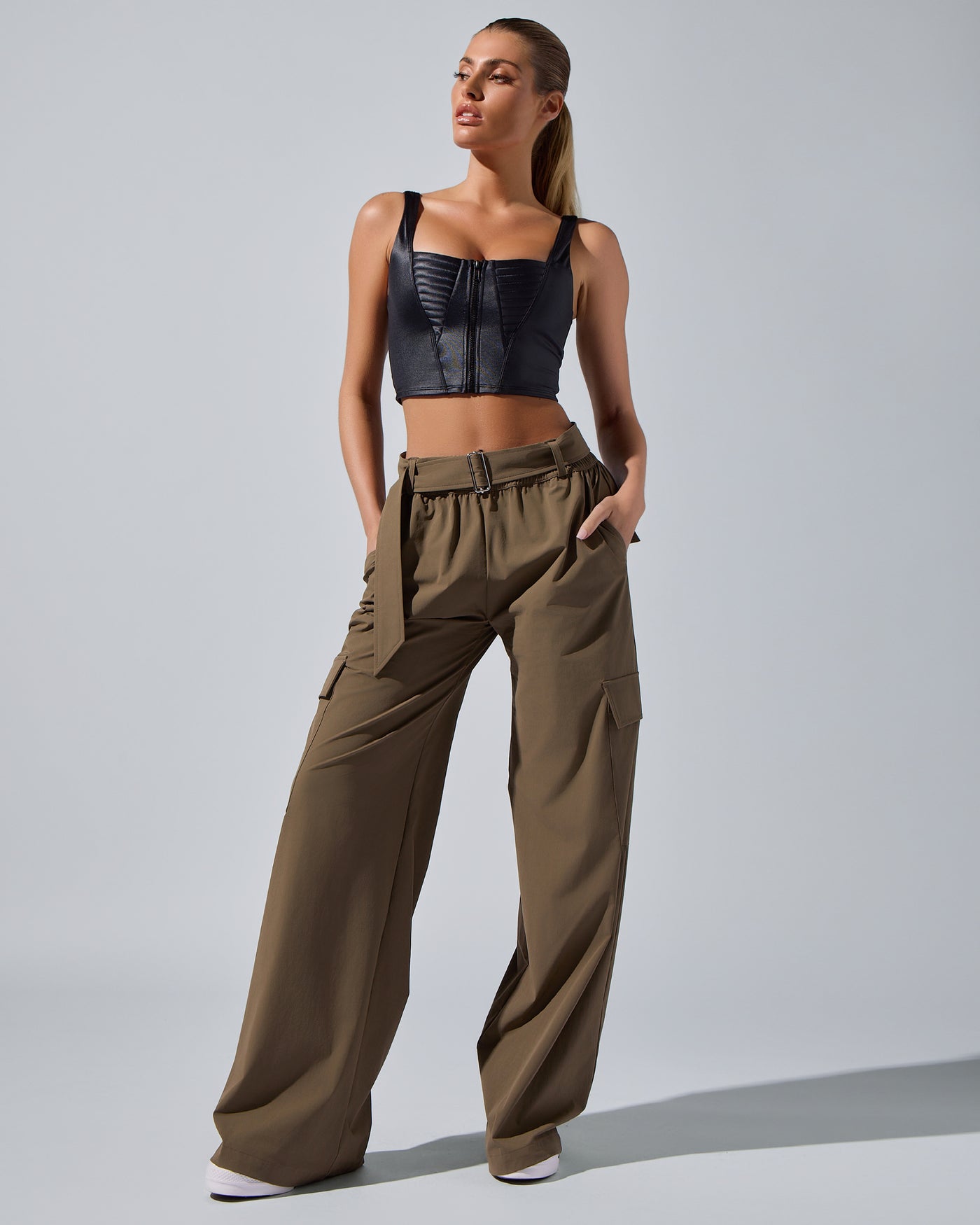 Ava Pant [Safari]
