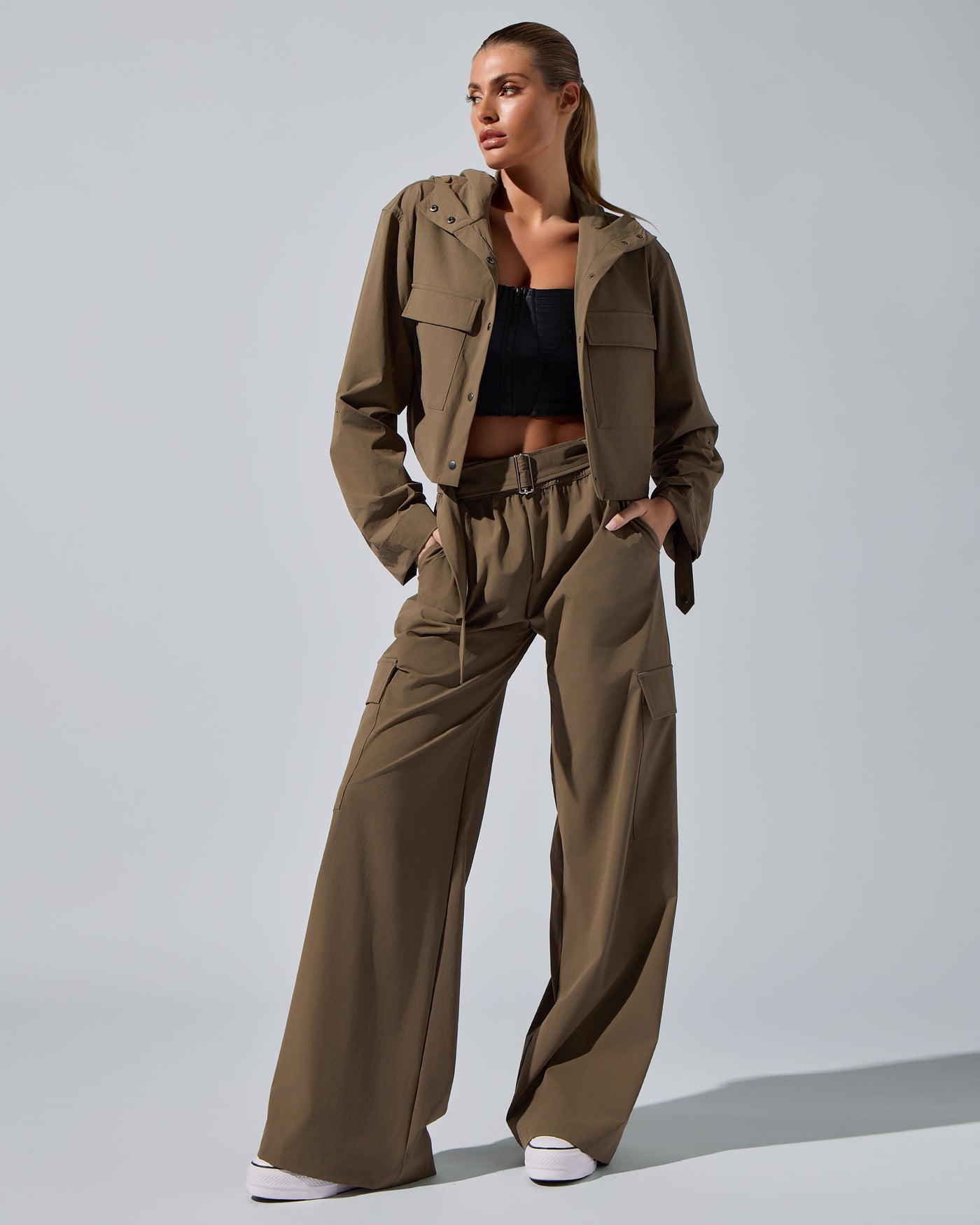 Ava Pant [Safari]